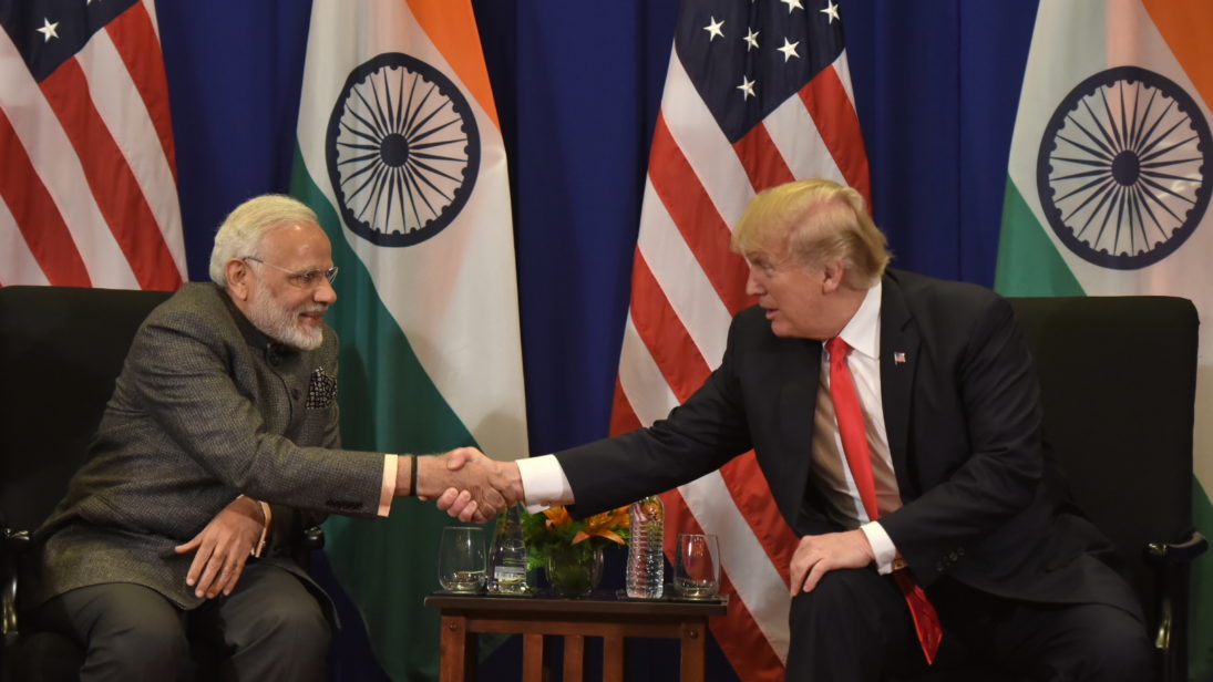 modi trump shake