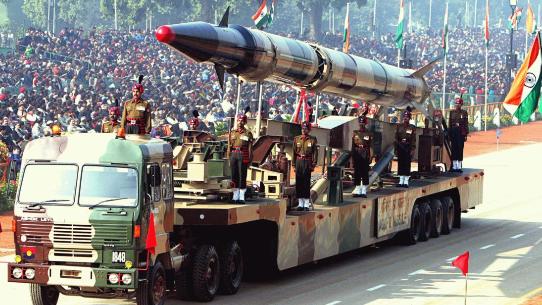 Agni-II_missile_(Republic_Day_Parade_2004)