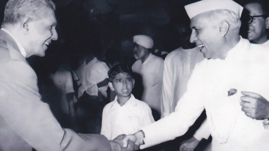 Sir_Edwin_Wijeyeratne_with_Jawaharlal_Nehru
