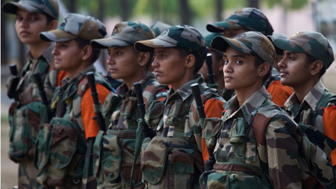Army female soldiers