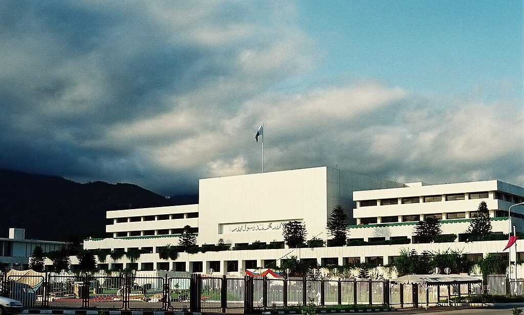 1024px-Parliament_House,_Islamabad_by_Usman_Ghani