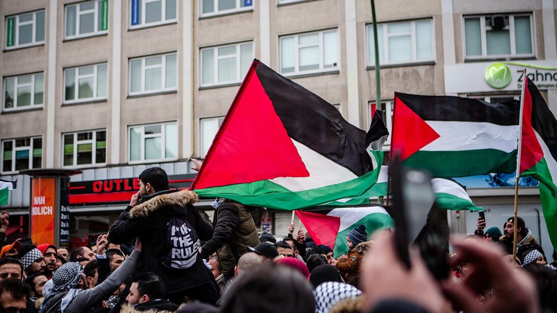 1599px-Palestine_solidarity_protest_(38272721154)