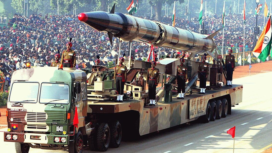 1200px-Agni-II_missile_(Republic_Day_Parade_2004)