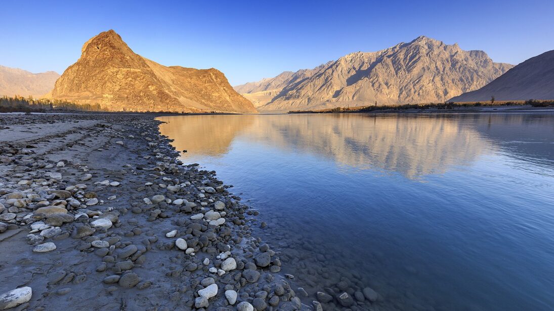 1599px-Morning_view_of_indus_river_in_skardu-1095×616-1