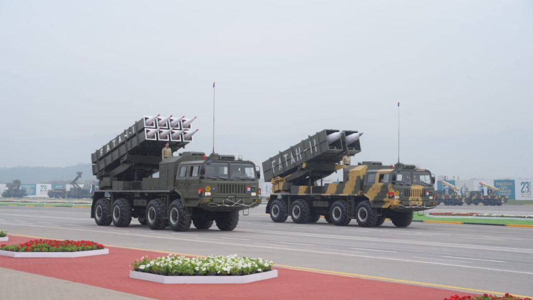 Pakistani_Fatah-1-and-fatah-2_MLRS